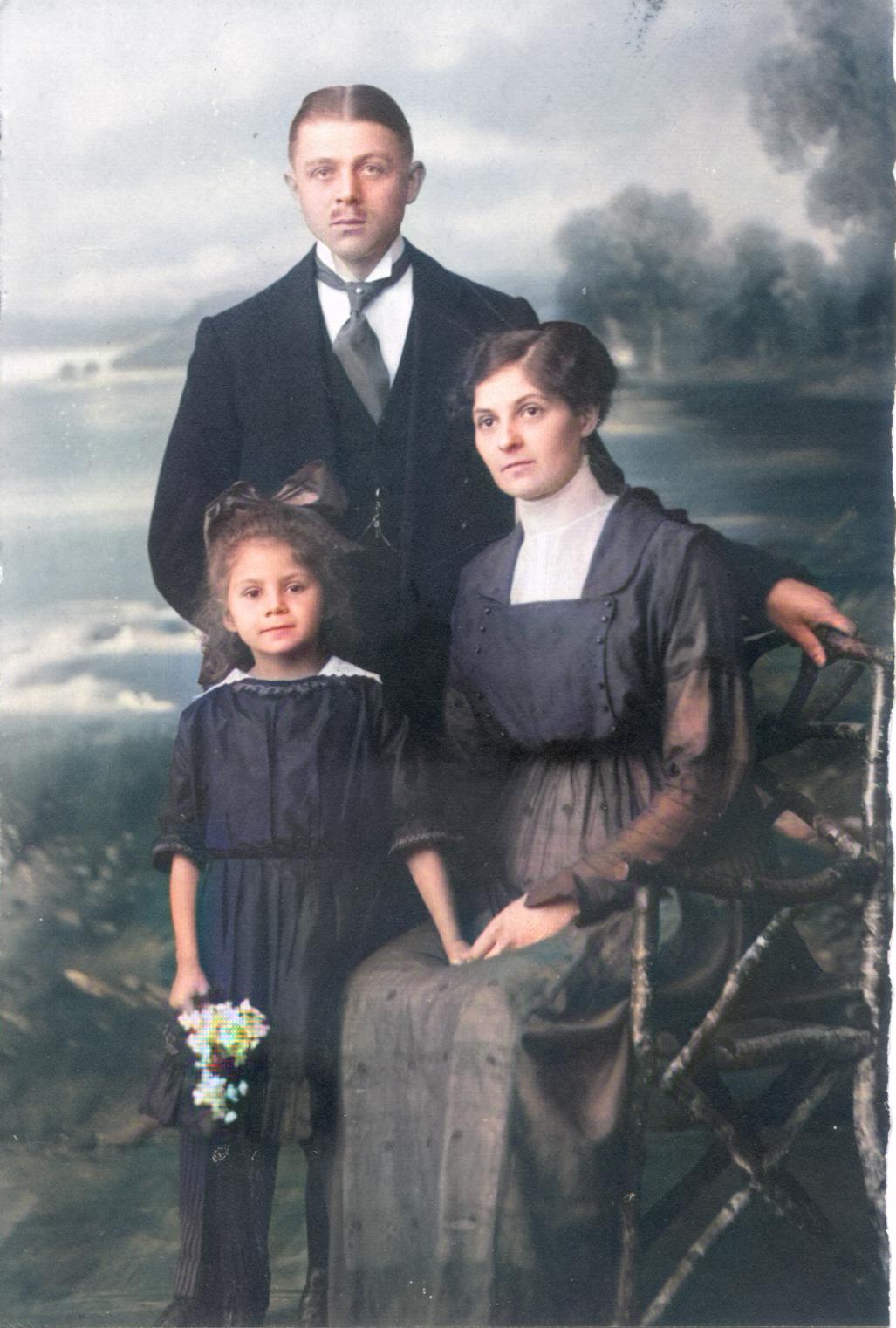 Valentin Steinbach mit seiner Ehefrau Luise und seiner (Steif-)Tochter Else, Aufnahme 1919