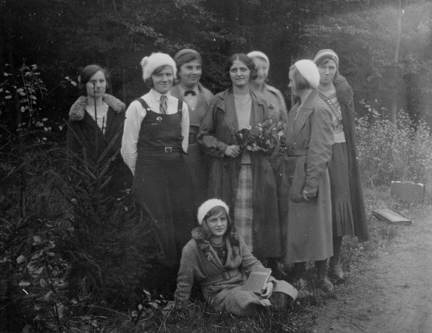 Die Opernsängerin Martha Grässler (Mitte mit Blumen)