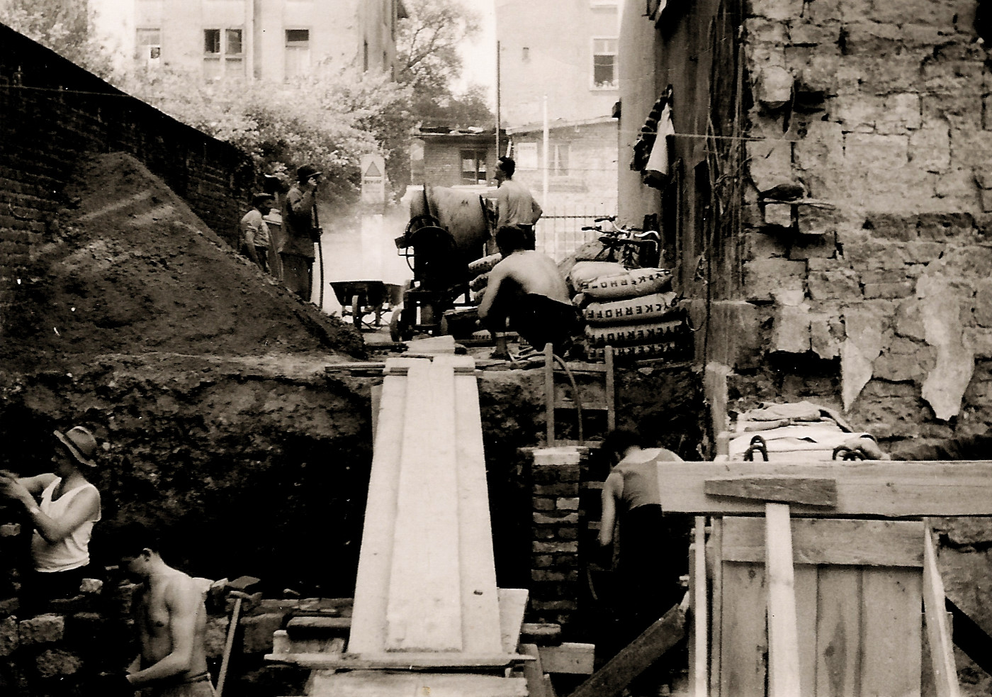 Bau des Gemeindezentrums (Königreichssaal) in der Sömmeringstraße 19, 1956